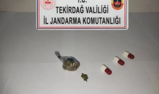 Tekirdağ'da uyuşturucu ve silah operasyonu: Esrar, sentetik hap ve tabanca ele geçirildi
