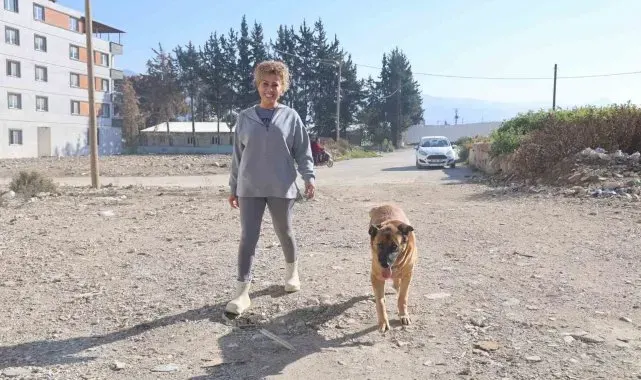 Enkazda sahibinin cansız bedenini bulmuştu, aileye hatıra kalan Max'a gözü gibi bakıyorlar