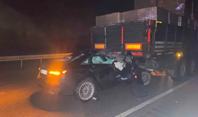 Kontrolden çıkan araç tırın altına girdi: 1'i ağır 2 yaralı