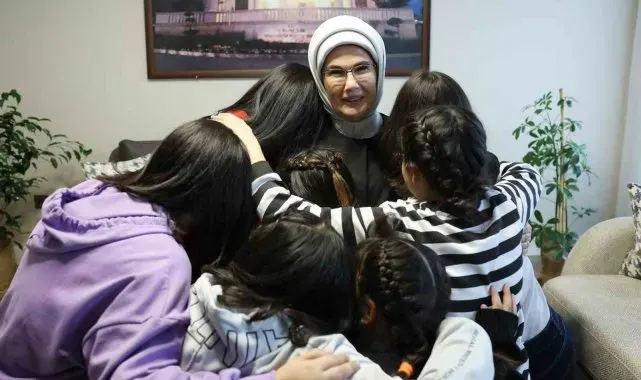 Emine Erdoğan, Hatay Serdar Demir Çocuk Evleri Sitesi'ni ziyaret etti
