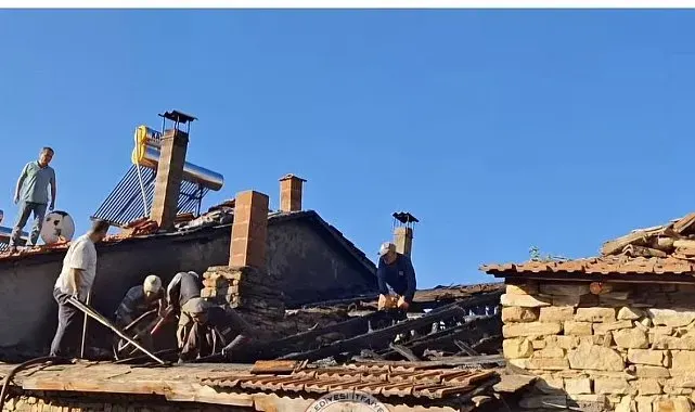 Emet'teki köy fırınında başlayan yangın çevre binalara sıçramadan söndürüldü
