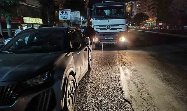 Batman'da beton mikseri ile otomobil çarpıştı