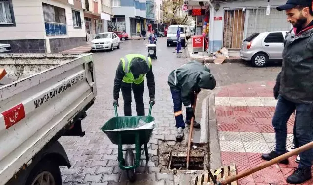 Büyükşehir ve MASKİ ekipleri yağışta sahadaydı