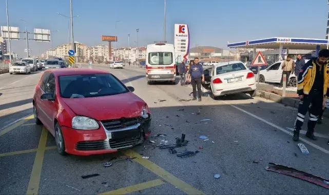 Aksaray'da 2 otomobil çarpıştı: 1'i çocuk 2 yaralı