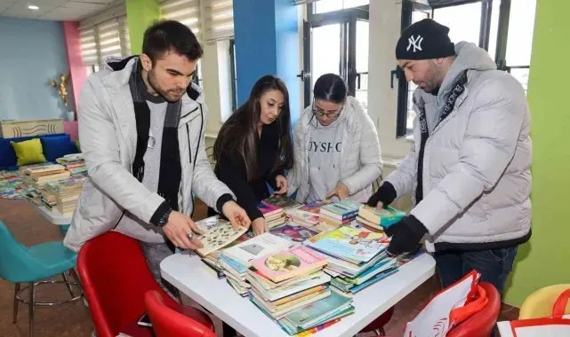 Uşak Üniversitesinden 1 ayda 1000 kitap