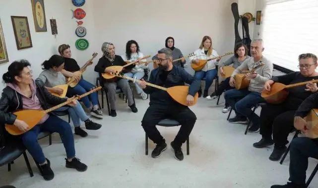 Çukurova'da ücretsiz saz kursuna yoğun ilgi