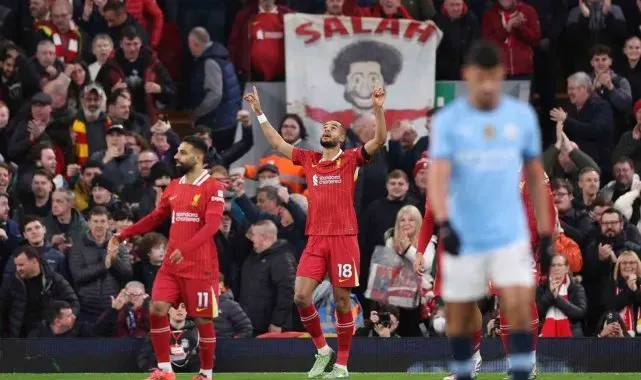 Liverpool, şampiyonluk yarışındaki en büyük rakibini saf dışı bıraktı