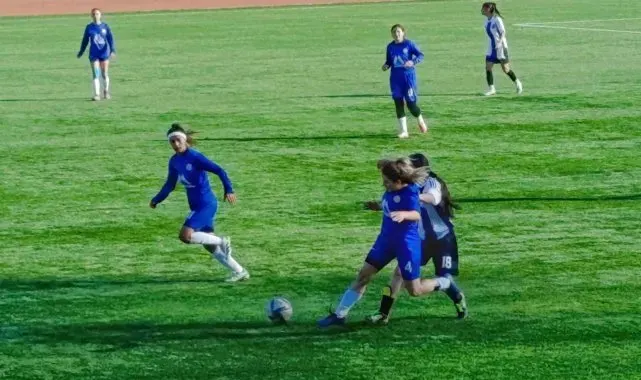 Ağrı ASPGSK Kadın Futbol Takımı, Erzincan Gençler Gücü'nü 2-0 mağlup ederek liderliğini sürdürdü