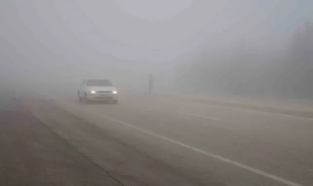 Kastamonu'da görüş mesafesini 20 metreye kadar düşüren sis trafiği olumsuz etkiliyor