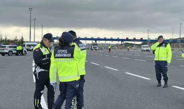 İstanbul'da Jandarma'dan sürücülere kış lastiği ve güvenli sürüş uyarısı