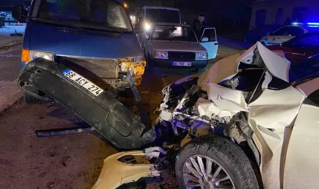 Otomobilin hurdaya döndüğü kazada sürücünün burnu bile kanamadı