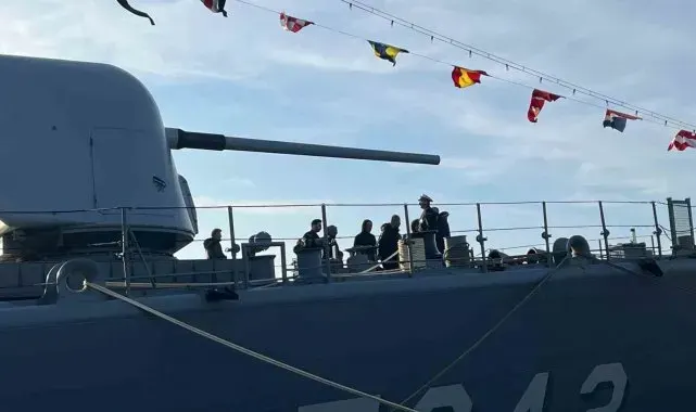 TCG Fatih'e ziyaretçi akını