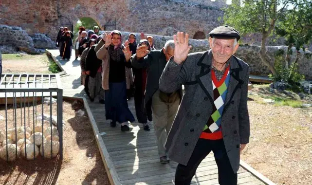 Alanya'da yaşlıların tarihi mekan heyecanı