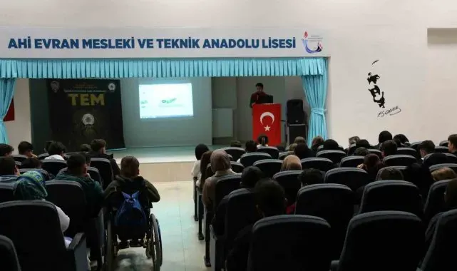 Bayburt'ta öğrenciler terör konusunda bilgilendirildi