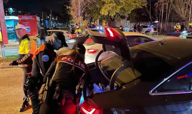 Edirne polisinden 'Şok' uygulama: Araçlar didik didik arandı