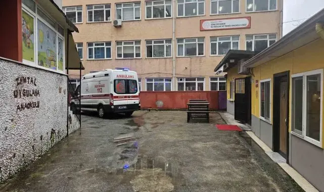 16 yaşındaki öğrenci merdivenden düşerek yaralandı