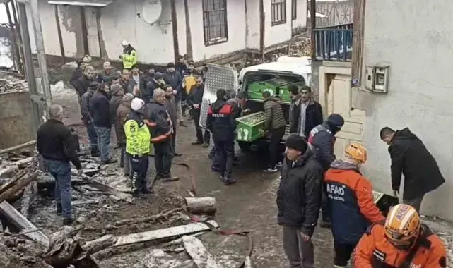 Küle dönen evdeki baba ve engelli oğlunun cansız bedenlerine ulaşıldı