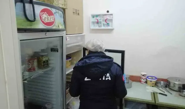 Zabıta ekiplerinden okul kantinleri ve kırtasiye denetimleri