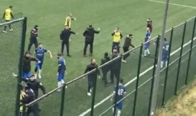Amatör maçta saha karıştı, futbolcular taşlı saldırıda yaralandı