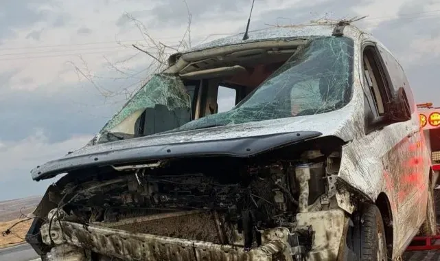 Kurtalan'da seyir halindeki araç takla attı: 4 yaralı