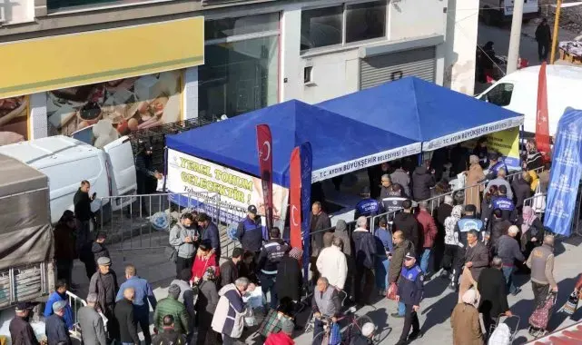 Aydın Büyükşehir Belediyesi'nin ürettiği fideler Sökeli vatandaşlara dağıtıldı