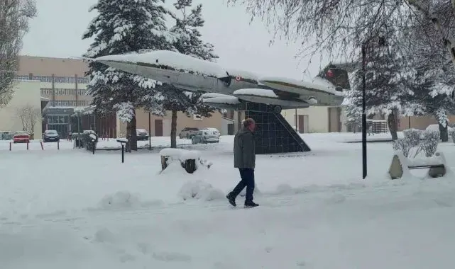 Kar Erzurum'u adeta esir aldı