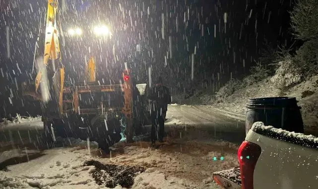 Siirt'te karda mahsur kalanlar kurtarıldı