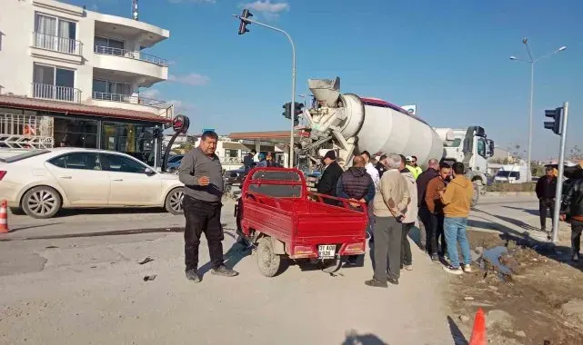 Beton mikseri ile çarpışan motosikletin sürücü öldü