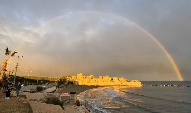 Korikos Kalesi gökkuşağı ile altın renge büründü