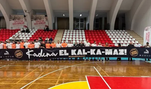 Voleybol maçında Jandarmadan Kadına Şiddet farkındalığı