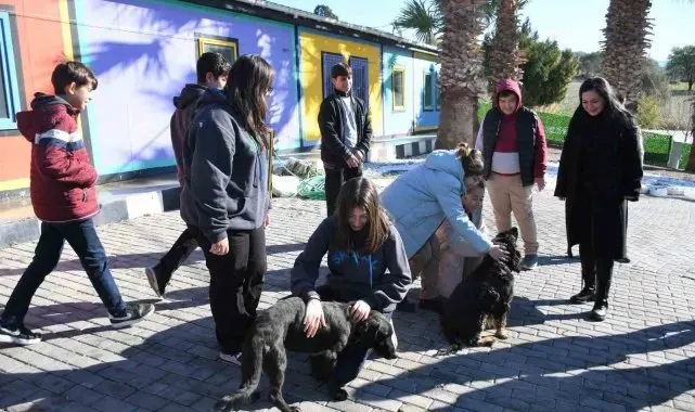 Kuşadası Evcil Hayvan Bakım ve Rehabilitasyon Merkezi, öğrencileri ağırladı