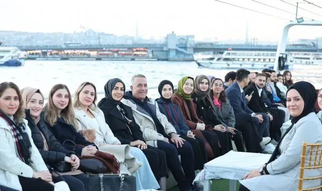 Sultangazi Belediyesi'nden öğretmenlere özel vapur gezisi