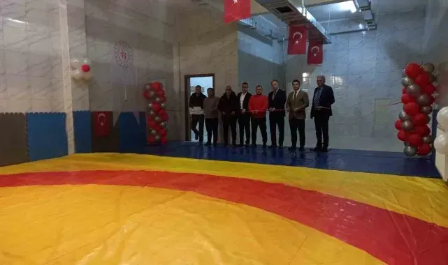 Okulda güreş salonu açtılar