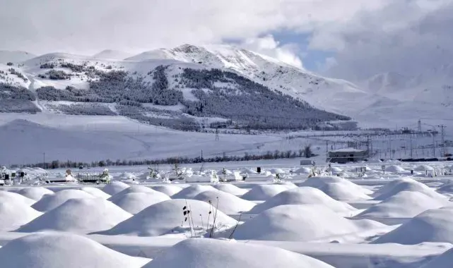 Erzurum'da bin 133 yerleşimin yolu trafiğe kapandı