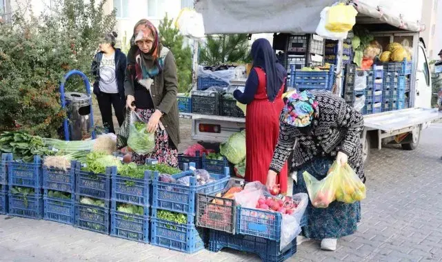 Seyyar manav ve fırın sayesinde ihtiyaçlarını karşılıyorlar