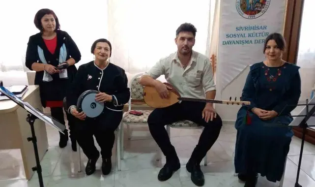 Eskişehir'de yaşayan Sivrihisarlı öğretmenler 'Öğretmenler Günü'nü birlikte kutladılar