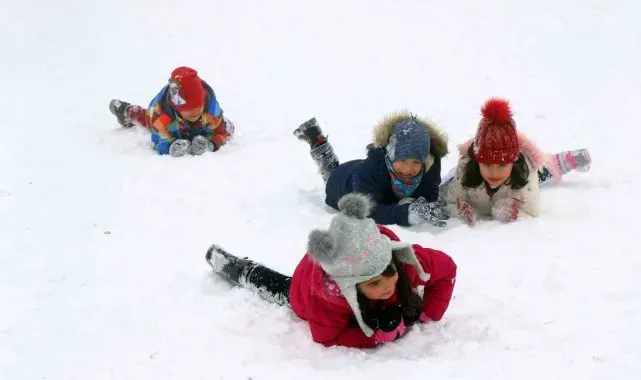 Bayburt'ta kar nedeniyle okullar bir gün tatil edildi
