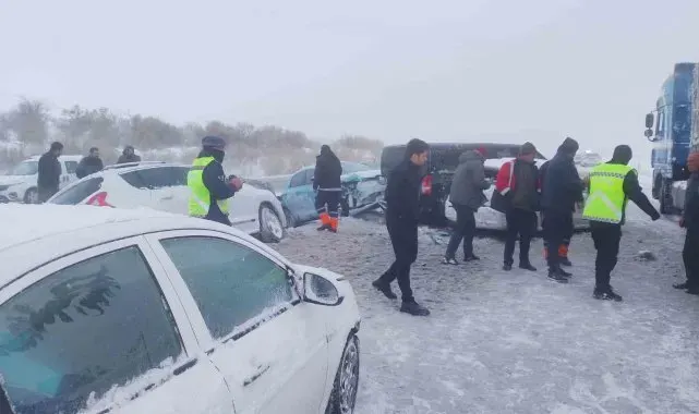 Kırşehir'de kar yağışı kazalara neden oldu