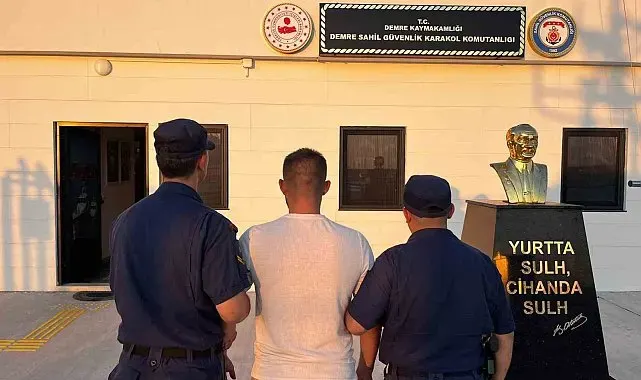 Takibe alınan bottan, KKTC'de hakkında arama kararı bulunan firari çıktı