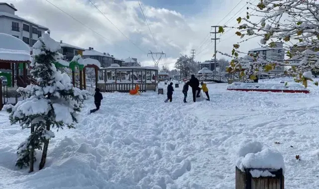 Bolu'da kar kalınlığı 30 santimetreye ulaştı