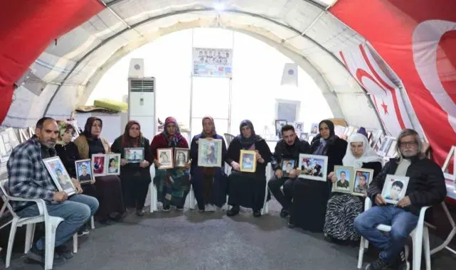 Evlat nöbetindeki annelerden kararlılık vurgusu: "Bu düşmanın karşısında dimdik duracağım, boynumu eğmeyeceğim"