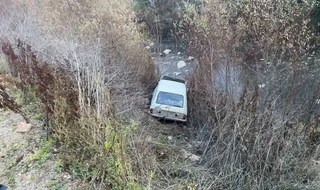 Amasya'da otomobil çayın kıyısına uçtu