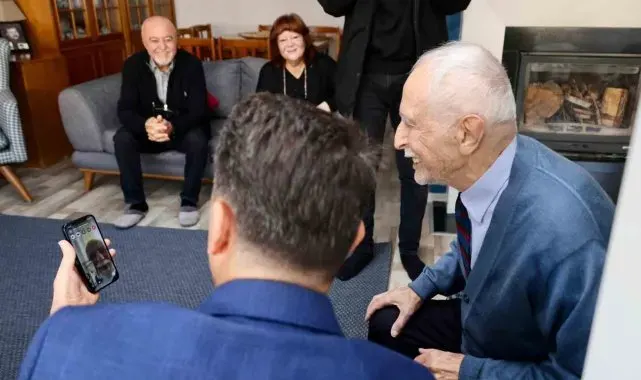 Eski Bakan Nabi Avcı'dan 88 yaşındaki okul müdürüne Öğretmenler Günü sürprizi