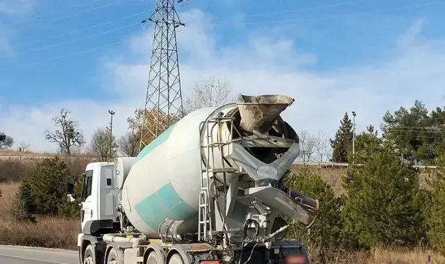 Kırklareli'nde kara yoluna beton döken miksere ceza