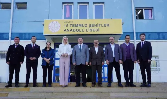 Başkan Subaşı öğretmenleri ziyaret ederek hediyelerini verdi
