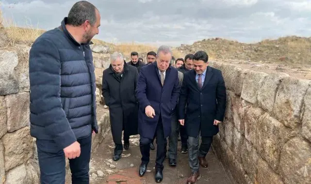 MHP Genel Başkan Yardımcısı Durmaz, Ani Ören Yerini ziyaret etti