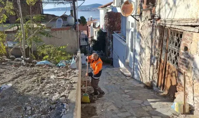 Ayvalık'ta tarihi kent sokaklarına dip bucak temizlik