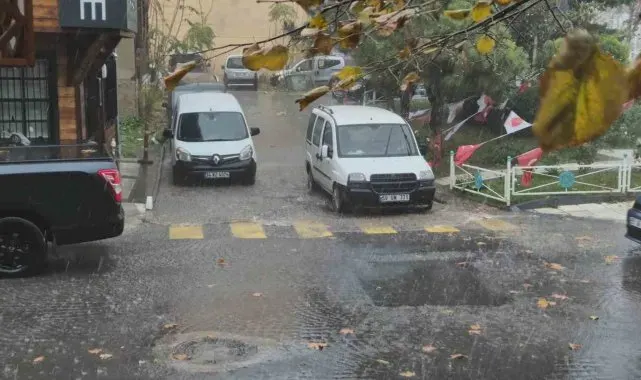 Tekirdağ'da fırtına ve şiddetli yağış hayatı felç etti