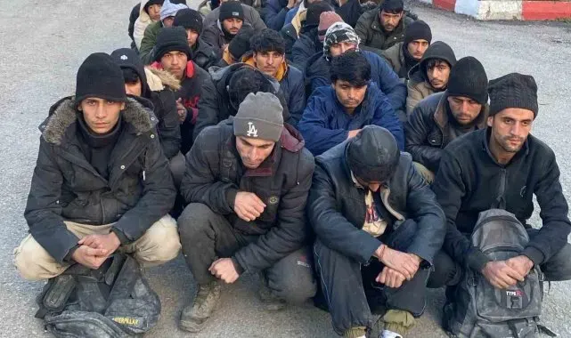 Ağrı'da 29 Afganistan ve 1 Pakistanlı kaçak yakalandı