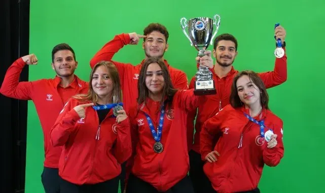 Atina'da Ege Üniversiteli sporcuların rüzgârı esti